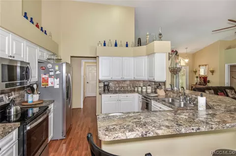 Kitchen - 1057 E Morningstar Ln, Hernando, FL 34442 photo 2 of 4