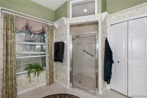 Bath - 1057 E Morningstar Ln, Hernando, FL 34442 photo 2 of 4