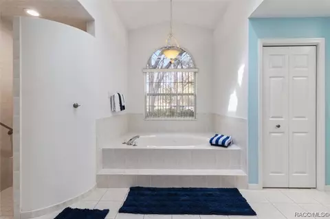 Bath - 4155 N Monadnock Rd, Hernando, FL 34442 photo 1 of 5