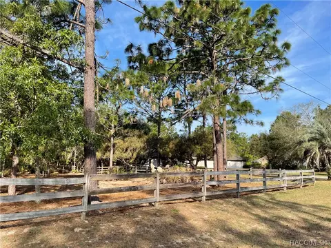5092 N Tee Pee Dr, Beverly Hills, FL 34465