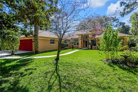 2 Byrsonima Ct W, Homosassa, FL 34446