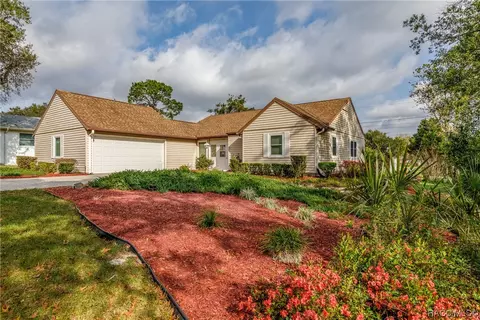 2480 N Brentwood Cir, Lecanto, FL 34461