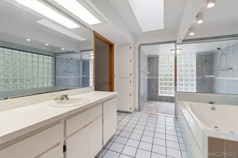 Bath - 7237 N Nature Trl, Hernando, FL 34442 photo 2 of 6
