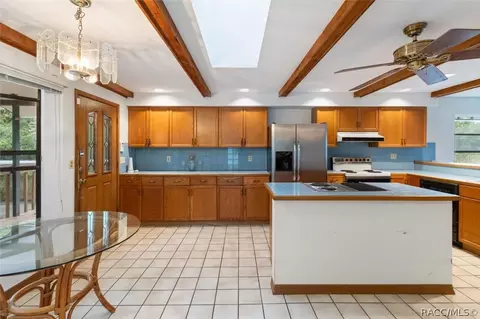 Kitchen - 7237 N Nature Trl, Hernando, FL 34442 photo 2 of 9