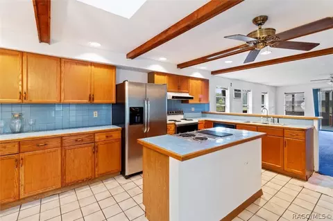 Kitchen - 7237 N Nature Trl, Hernando, FL 34442 photo 4 of 9
