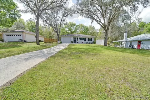 10576 N Athenia Dr, Citrus Springs, FL 34434