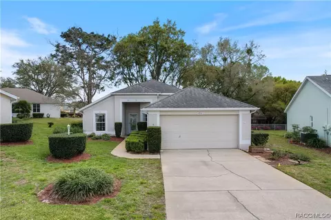 490 W Larchmont Ct, Beverly Hills, FL 34465