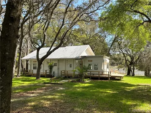 9377 SE 193rd Ave, Ocklawaha, FL 32179
