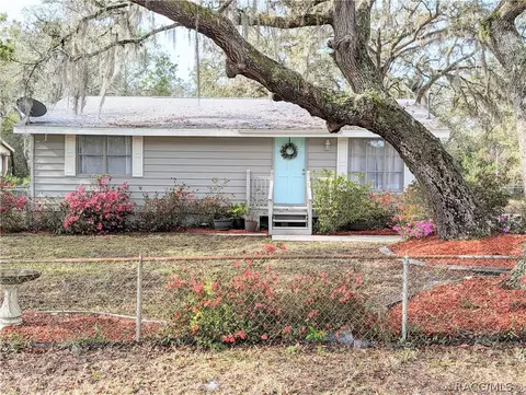 3950 E Camp Izzard Pl, Dunnellon, FL 34434