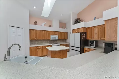 Kitchen - 3795 N Indianriver Dr, Hernando, FL 34442 photo 2 of 2