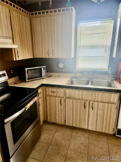 Kitchen - 9744 Eldridge Rd, Spring Hill, FL 34608 photo 6 of 10