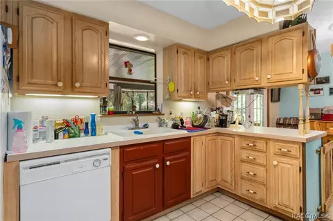Kitchen - 5740 N Highland Park Dr, Hernando, FL 34442 photo 2 of 4