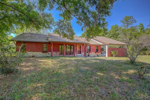 9320 S Berkshire Ave, Inverness, FL 34452