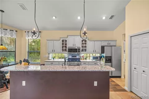 Kitchen - 3194 N Chandler Dr, Hernando, FL 34442 photo 4 of 6