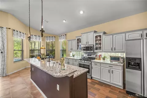 Kitchen - 3194 N Chandler Dr, Hernando, FL 34442 photo 1 of 6