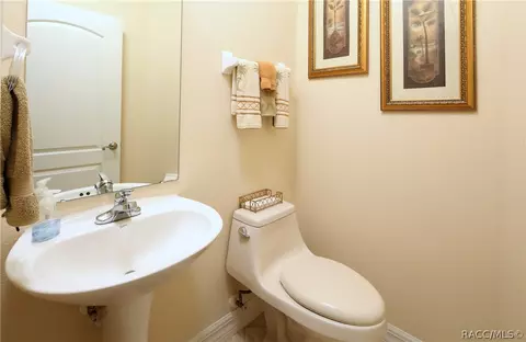 Bath - 598 W Doerr Path, Hernando, FL 34442 photo 4 of 4