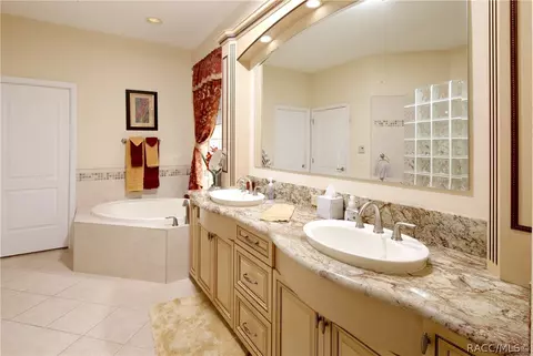 Bath - 598 W Doerr Path, Hernando, FL 34442 photo 2 of 4