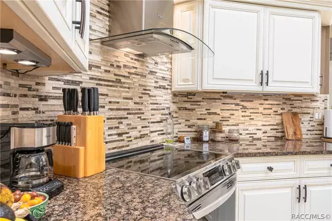 Kitchen - 1807 N Musial Pt, Hernando, FL 34442 photo 5 of 7