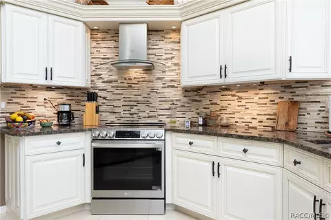 Kitchen - 1807 N Musial Pt, Hernando, FL 34442 photo 2 of 7