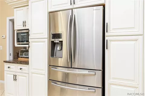 Kitchen - 1807 N Musial Pt, Hernando, FL 34442 photo 6 of 7