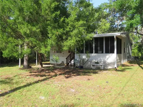 1221 S Candlenut Ave, Homosassa, FL 34448