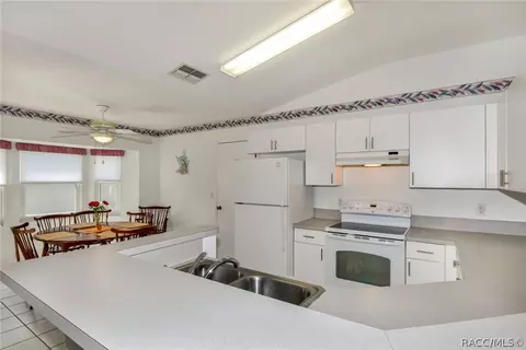 Kitchen - 718 W Toucan Loop, Hernando, FL 34442 photo 4 of 5