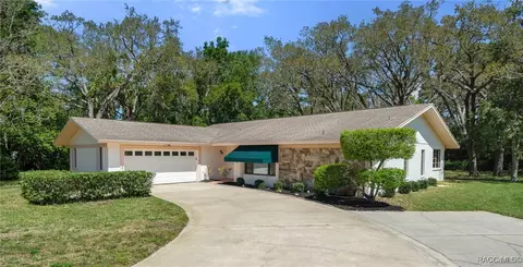60 Cypress Blvd W, Homosassa, FL 34446
