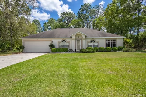 7086 N Maltese Dr, Citrus Springs, FL 34433