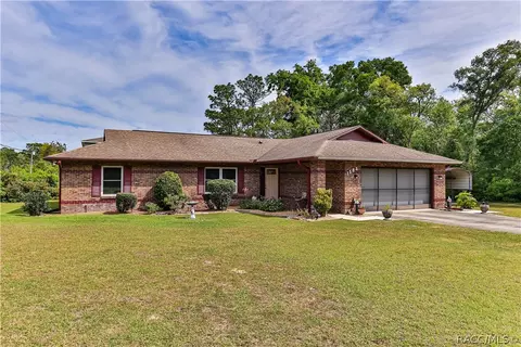 1585 W Evergreen Dr, Citrus Springs, FL 34434