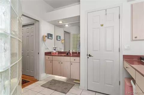Bath - 305 W Doerr Path, Hernando, FL 34442 photo 2 of 8