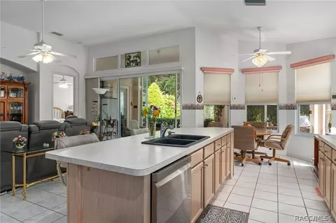 Kitchen - 305 W Doerr Path, Hernando, FL 34442 photo 4 of 6