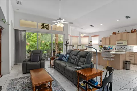 Living - 305 W Doerr Path, Hernando, FL 34442 photo 2 of 4
