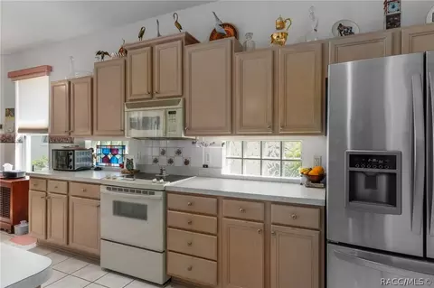 Kitchen - 305 W Doerr Path, Hernando, FL 34442 photo 5 of 6