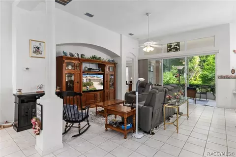 Living - 305 W Doerr Path, Hernando, FL 34442 photo 1 of 4