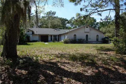 18047 Retriever Rd, Weeki Wachee, FL 34614