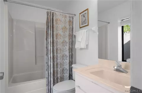 Bath - 1341 N Hambletonian Dr, Hernando, FL 34442 photo 2 of 3