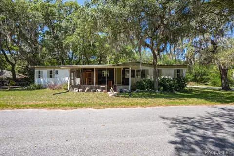 6774 S Dove Dr, Floral City, FL 34436
