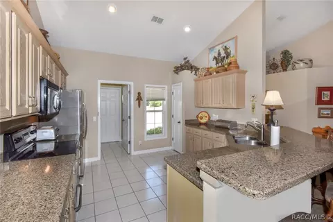 Kitchen - 3803 W Crystal Downs Path, Lecanto, FL 34461 photo 4 of 5