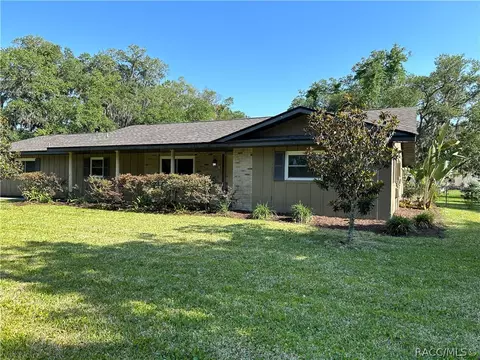 310 SE Paradise Point Rd, Crystal River, FL 34429