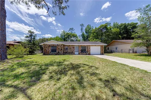 21180 SW Raintree St, Dunnellon, FL 34431
