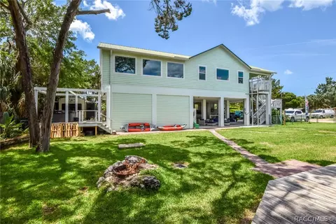 2247 S Waterman Dr, Crystal River, FL 34429
