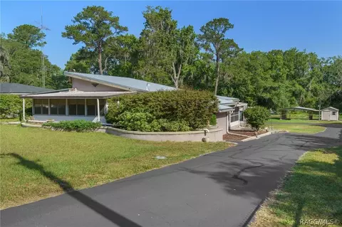 3073 W Cypress Dr, Dunnellon, FL 34433