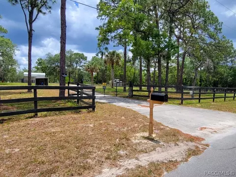 6275 S Lima Ave, Homosassa, FL 34446