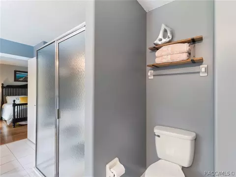Bath - 1301 E Getty Ln, Hernando, FL 34442 photo 4 of 7
