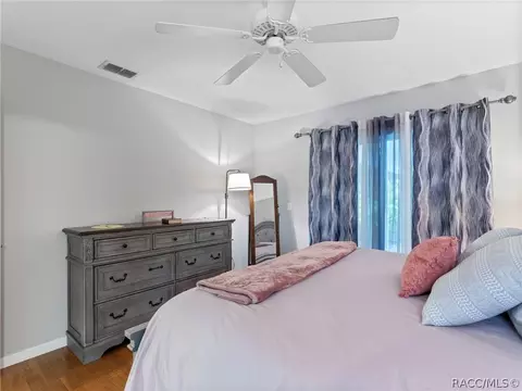 Bedroom - 1301 E Getty Ln, Hernando, FL 34442 photo 6 of 10