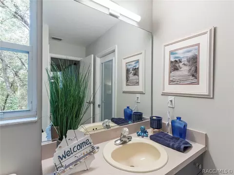 Bath - 1301 E Getty Ln, Hernando, FL 34442 photo 1 of 7