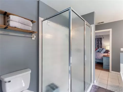 Bath - 1301 E Getty Ln, Hernando, FL 34442 photo 6 of 7