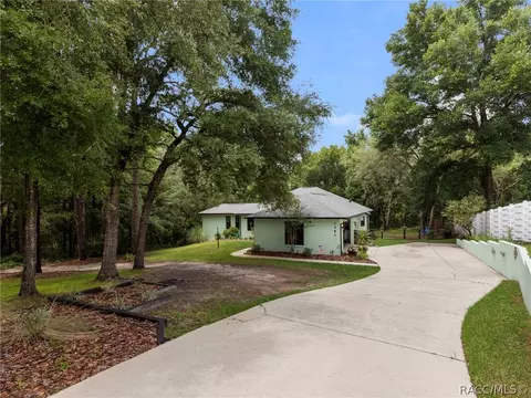 Exterior - 1301 E Getty Ln, Hernando, FL 34442 photo 2 of 24
