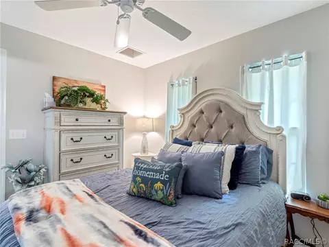 Bedroom - 1301 E Getty Ln, Hernando, FL 34442 photo 2 of 10