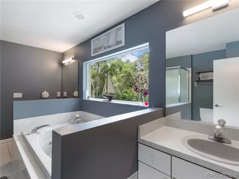 Bath - 1301 E Getty Ln, Hernando, FL 34442 photo 5 of 7